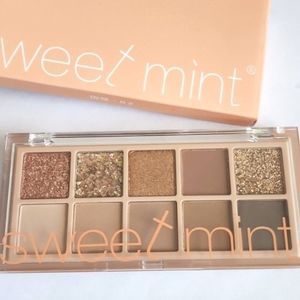 2 for $18 Sweet Mint 10 Colors Pearlescent Matte Glitter Eyeshadow Pallet